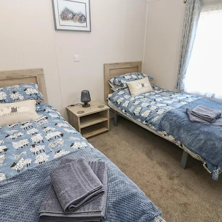 Brocklebank Lodge, 35 *